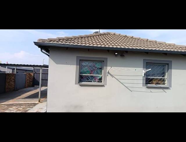 2 BEDROOM HOUSE FOR SALE IN RIVERSIDE VIEW EXT 35